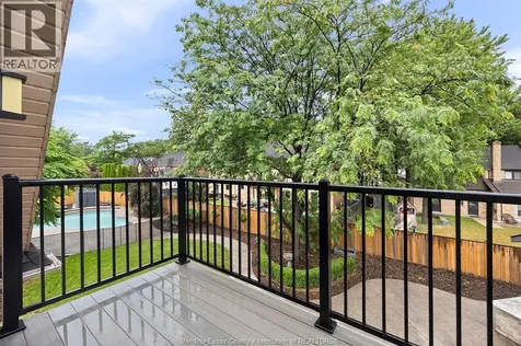 15 Fasan Crescent Tecumseh ON N8N 4L1