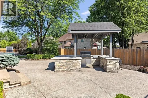 15 Fasan Crescent Tecumseh ON N8N 4L1