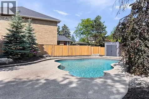 15 Fasan Crescent Tecumseh ON N8N 4L1