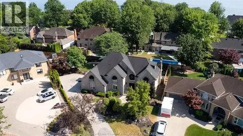15 Fasan Crescent Tecumseh ON N8N 4L1
