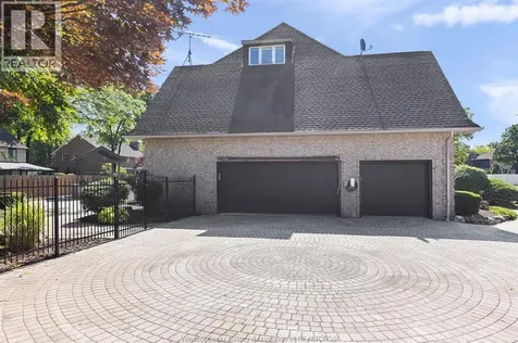 15 Fasan Crescent Tecumseh ON N8N 4L1
