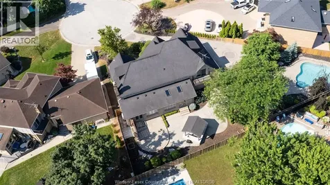 15 Fasan Crescent Tecumseh ON N8N 4L1