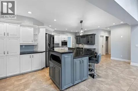 15 Fasan Crescent Tecumseh ON N8N 4L1