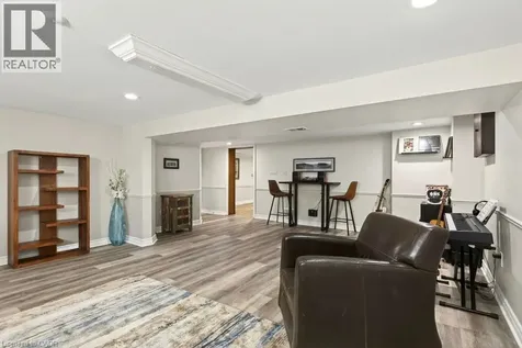 2119 Paisley Avenue Burlington ON L7R 1W1