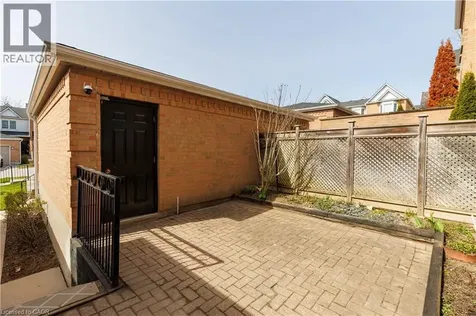 1570 Richmond Street London ON N6G 4W1
