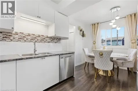 423 Westwood Drive Kitchener ON N2M 5B5