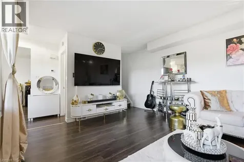 423 Westwood Drive Kitchener ON N2M 5B5