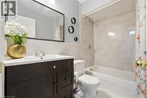 423 Westwood Drive Kitchener ON N2M 5B5