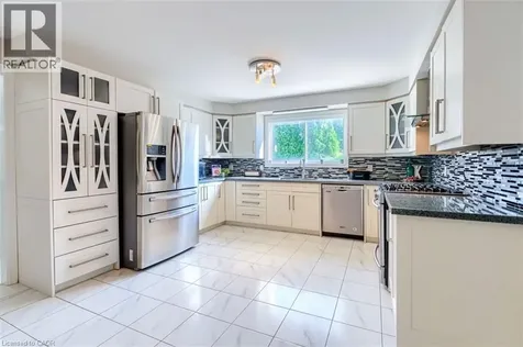 16 Vogue Court Stoney Creek ON L8E 4T3