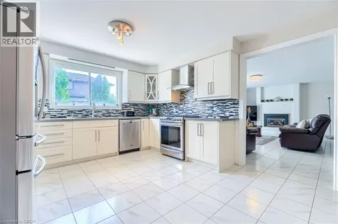 16 Vogue Court Stoney Creek ON L8E 4T3