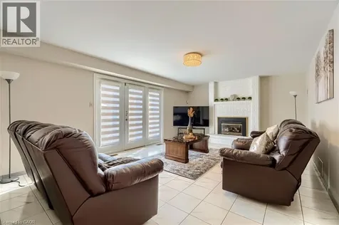 16 Vogue Court Stoney Creek ON L8E 4T3