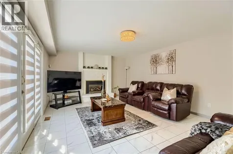 16 Vogue Court Stoney Creek ON L8E 4T3