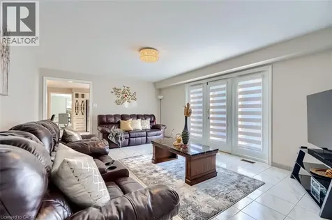16 Vogue Court Stoney Creek ON L8E 4T3