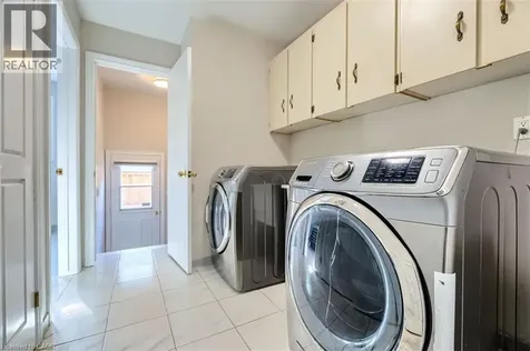 16 Vogue Court Stoney Creek ON L8E 4T3