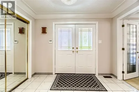 16 Vogue Court Stoney Creek ON L8E 4T3