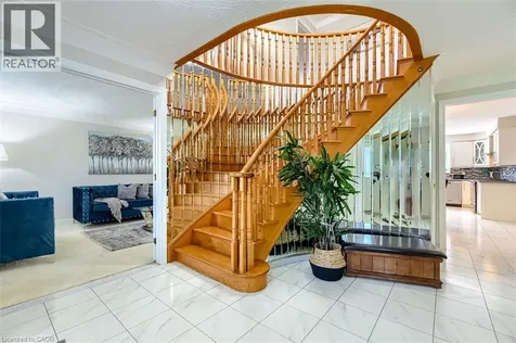 16 Vogue Court Stoney Creek ON L8E 4T3