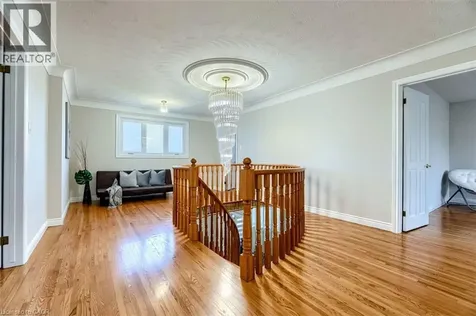 16 Vogue Court Stoney Creek ON L8E 4T3