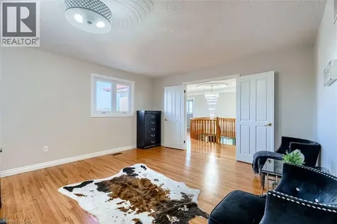 16 Vogue Court Stoney Creek ON L8E 4T3