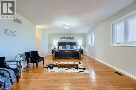 16 Vogue Court Stoney Creek ON L8E 4T3