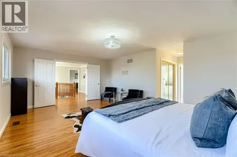 16 Vogue Court Stoney Creek ON L8E 4T3
