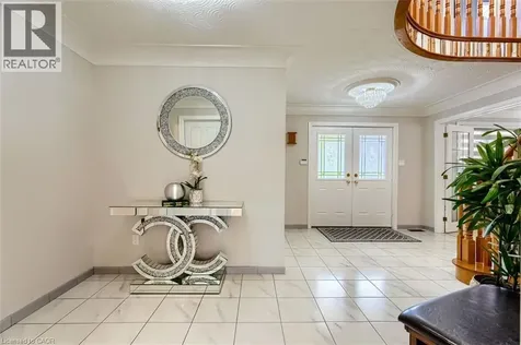 16 Vogue Court Stoney Creek ON L8E 4T3