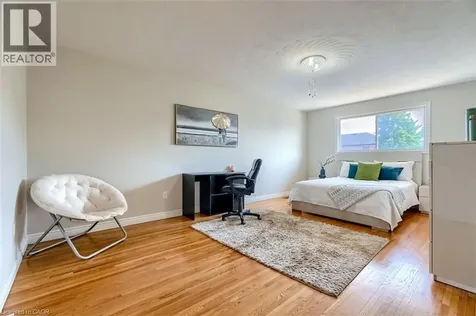 16 Vogue Court Stoney Creek ON L8E 4T3