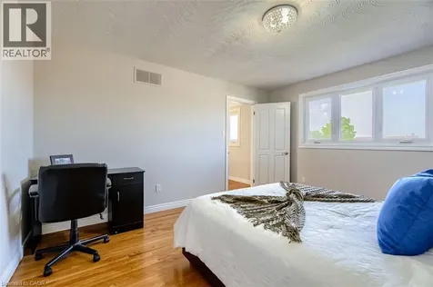 16 Vogue Court Stoney Creek ON L8E 4T3