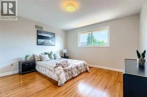 16 Vogue Court Stoney Creek ON L8E 4T3