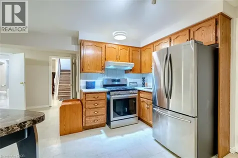 16 Vogue Court Stoney Creek ON L8E 4T3