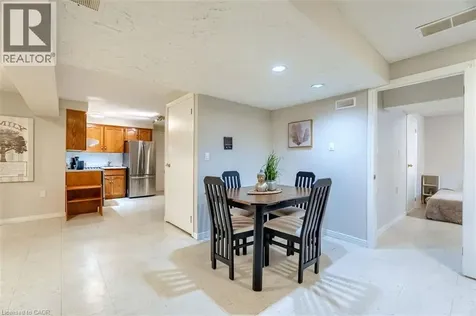 16 Vogue Court Stoney Creek ON L8E 4T3