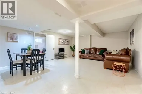 16 Vogue Court Stoney Creek ON L8E 4T3