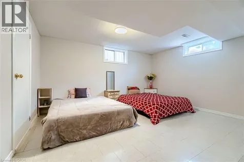 16 Vogue Court Stoney Creek ON L8E 4T3