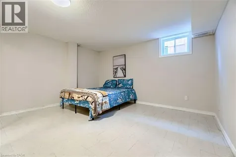 16 Vogue Court Stoney Creek ON L8E 4T3