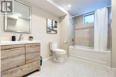 16 Vogue Court Stoney Creek ON L8E 4T3