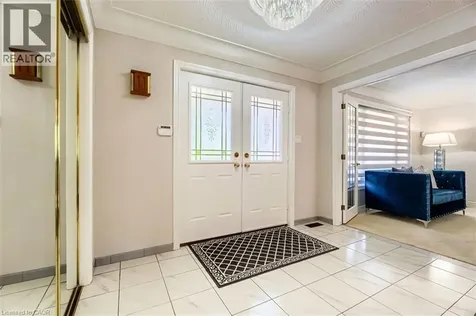 16 Vogue Court Stoney Creek ON L8E 4T3