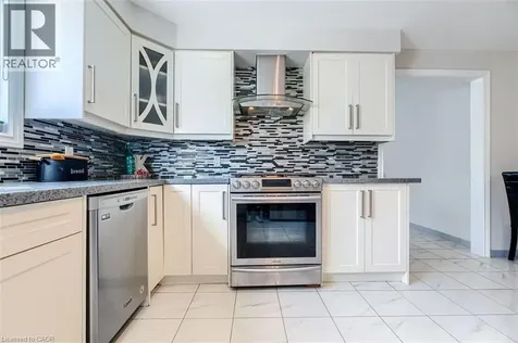 16 Vogue Court Stoney Creek ON L8E 4T3