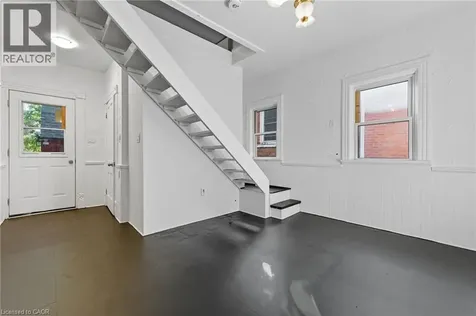 8 Tasker Street St. Catharines ON L2R 3Z8