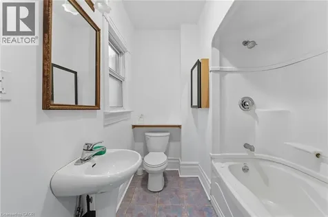 8 Tasker Street St. Catharines ON L2R 3Z8