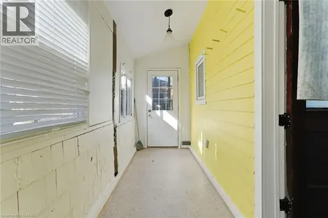 8 Tasker Street St. Catharines ON L2R 3Z8