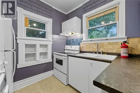 8 Tasker Street St. Catharines ON L2R 3Z8