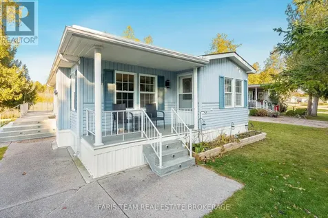 3 St James Place Wasaga Beach ON L9Z 3A8