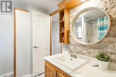 3 St James Place Wasaga Beach ON L9Z 3A8