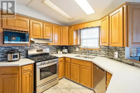 3 St James Place Wasaga Beach ON L9Z 3A8