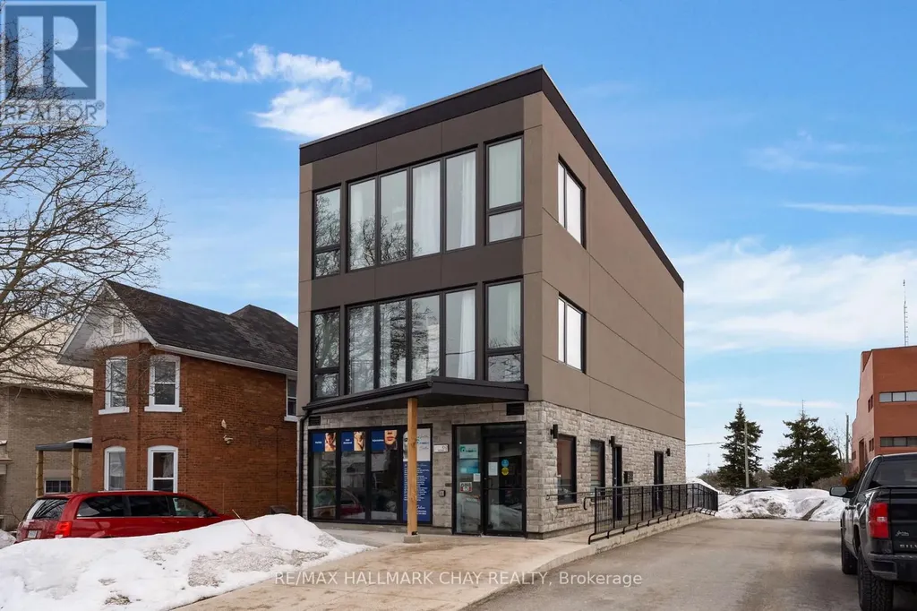 163 Mary Street Orillia ON L3V 3E3