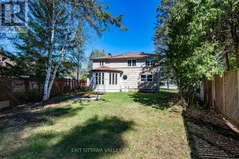 22 Cabot Place Deep River ON K0J 1P0