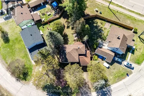 22 Cabot Place Deep River ON K0J 1P0