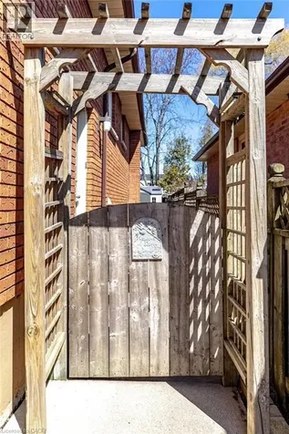 39 Trenholme Crescent Hamilton ON L8W 2L4