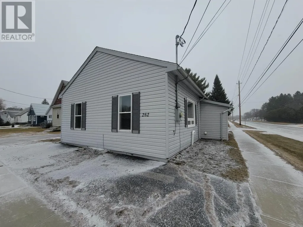 252 Sixth St E Fort Frances ON P9A 1W7