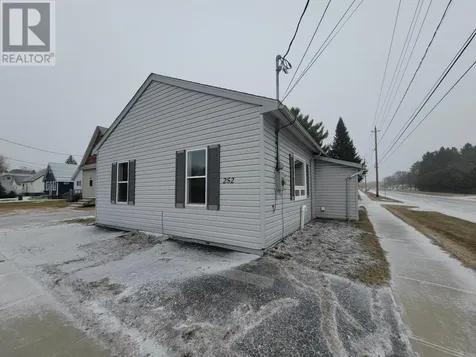 252 Sixth St E Fort Frances ON P9A 1W7