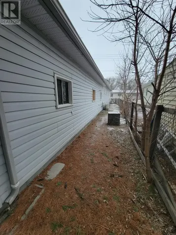 252 Sixth St E Fort Frances ON P9A 1W7